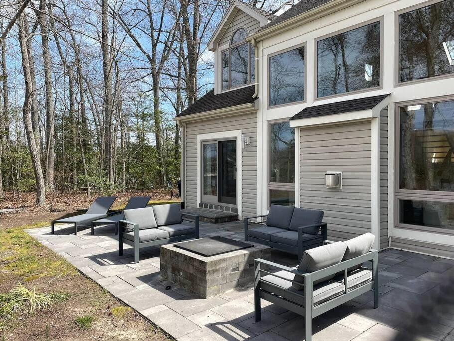 Villa Luxury Modern Waterfront Retreat Montross Exterior foto